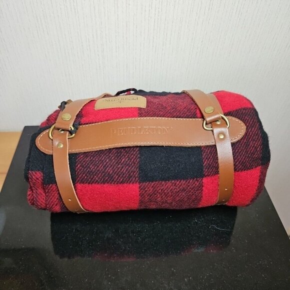 Pendleton Mosier Motor Robe Blanket Fringed Red Buffalo Plaid Wool Leather Strap - Picture 4 of 13
